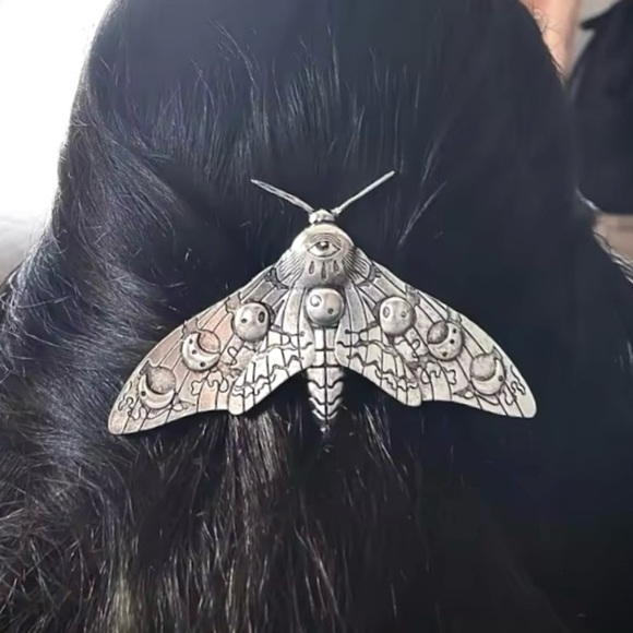 Free People Accessories - ✨Free People Lunar Phase Silver Moth Hair Clip